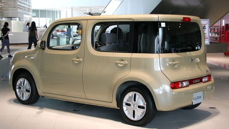 Nissan Cube Rear